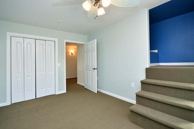 Building Photo - 400 Sunward Path