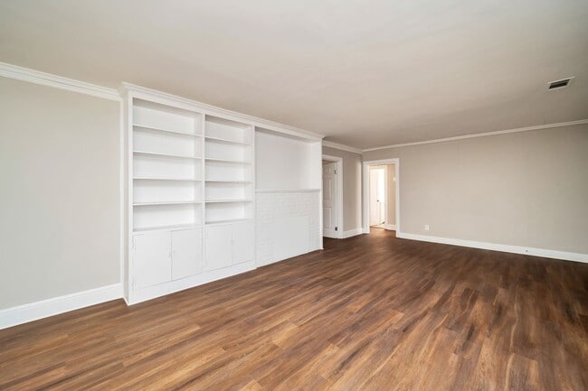 Building Photo - Spacious 3BR/2BA – 1,480 Sq Ft of Comforta...