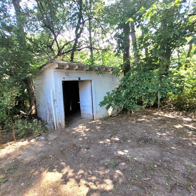 Building Photo - Large Updated House with Garage!