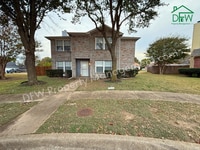 Building Photo - 3-Bedroom Home for Lease with Spacious Backyard & Prime Highway Access