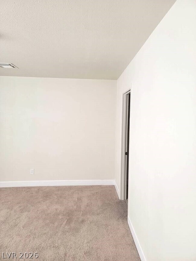 Building Photo - 3412 Townhouse Dr