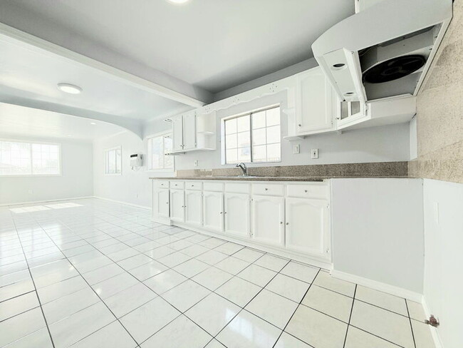 Building Photo - 2515 Illinois Ave