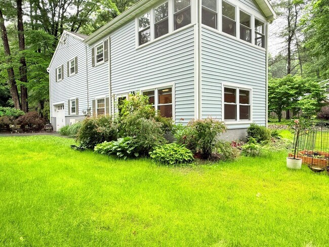 Building Photo - 23 Van Dam Rd