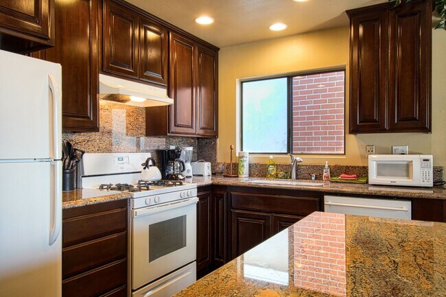 Building Photo - 414 E Oceanfront