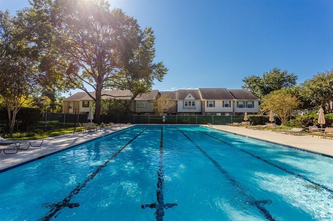 Building Photo - 10318 Briar Forest Dr