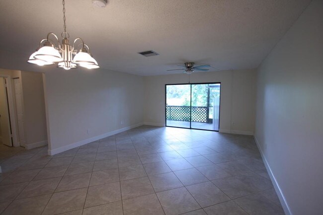 Building Photo - 1303 Lakeview Dr E