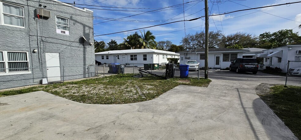 Building Photo - 1944 Adams St