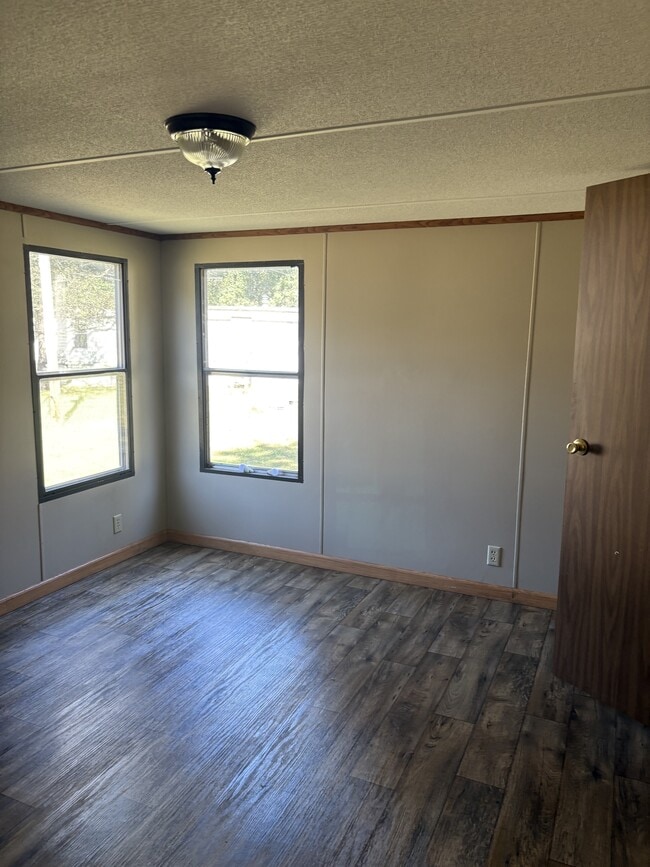 Building Photo - 2106 Cliffwood Rd