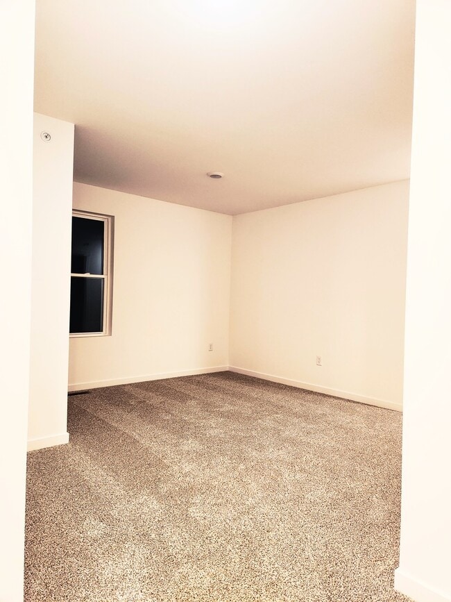 Building Photo - 2334 Noble Ln