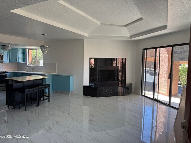 Building Photo - 5051 N Sabino Canyon Rd