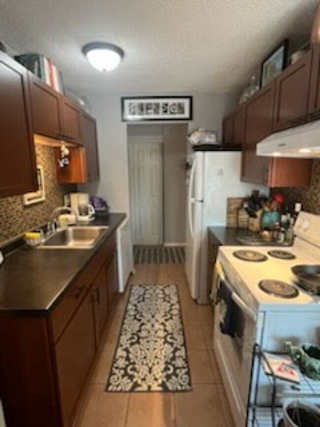 Building Photo - 1 Bedroom Condo in Hopkins