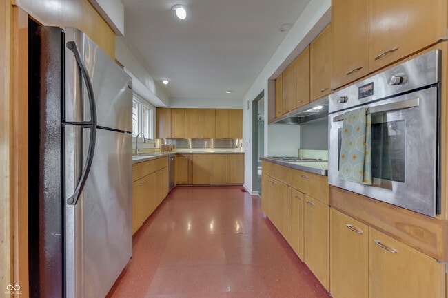 Building Photo - 111 McClellan Rd