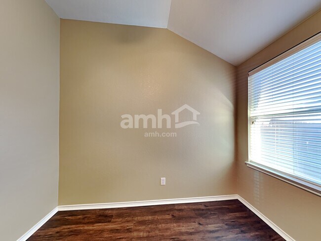 Building Photo - 2036 Hanakoa Falls Dr