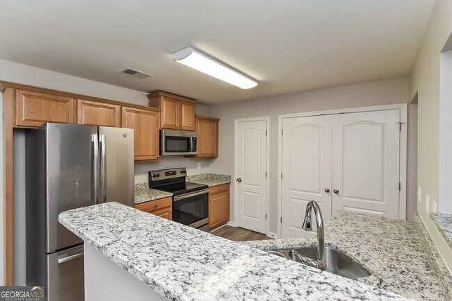 Building Photo - 6695 White Walnut Way