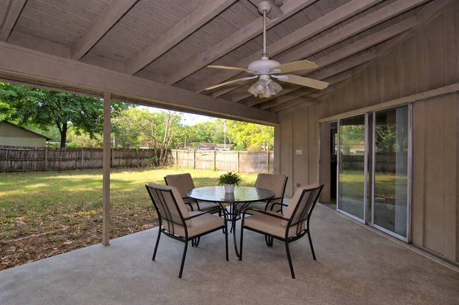 Building Photo - 3/2 on Corner lot in Altamonte Springs Available Now!