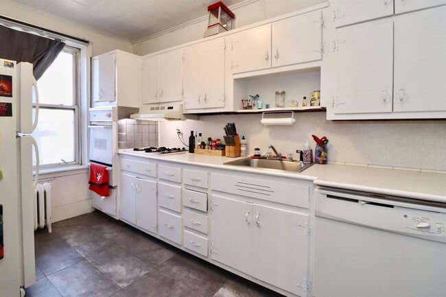 Building Photo - 704 Washington St