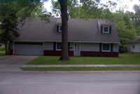 Building Photo - Large 5 Bedroom Nall Hills Home