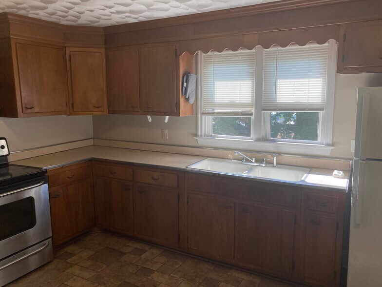 Building Photo - 152 Dalton St