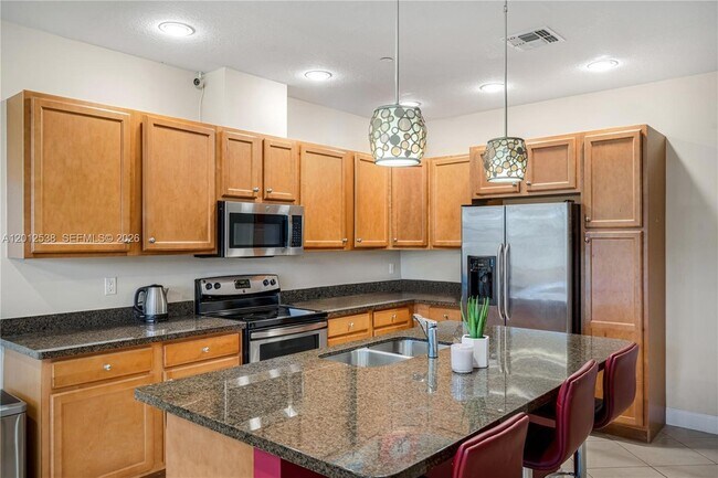 Building Photo - 4025 Cascada Cir