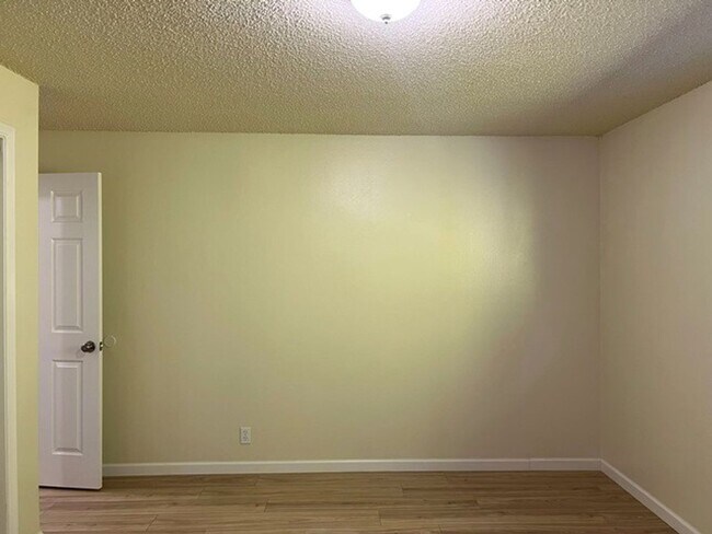 Building Photo - 2Bd/1Ba Single Story Apartment Unit - Move...