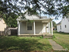 Building Photo - Newly Remodeled 3 Bedroom