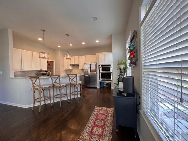 Building Photo - Heart's Desire End Unit Townhome 2700+ SqFt - Lowes Island