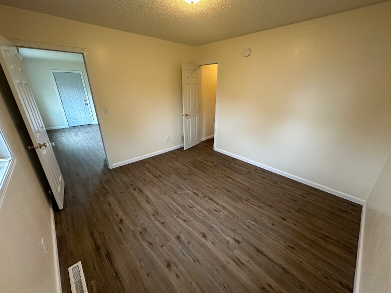 Building Photo - 1009 15th St NW