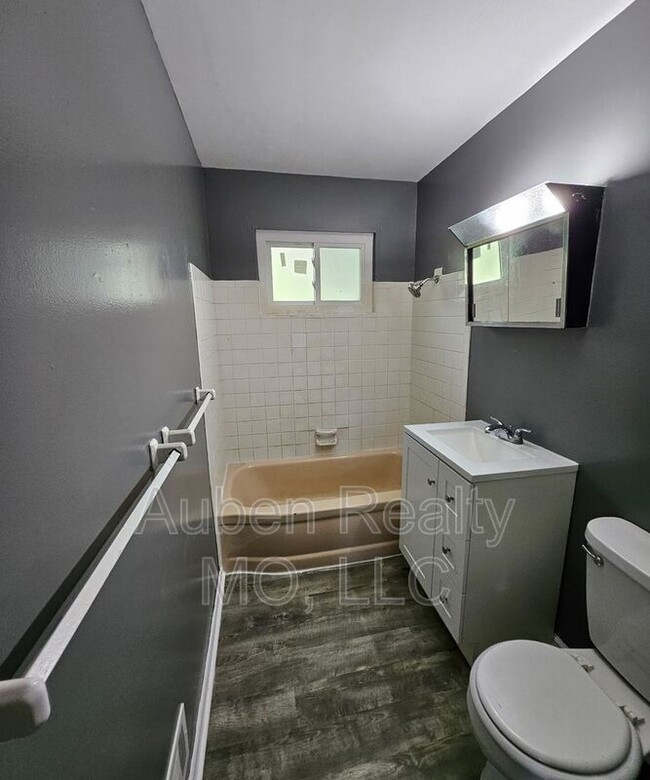 Building Photo - 5247 Hadley St