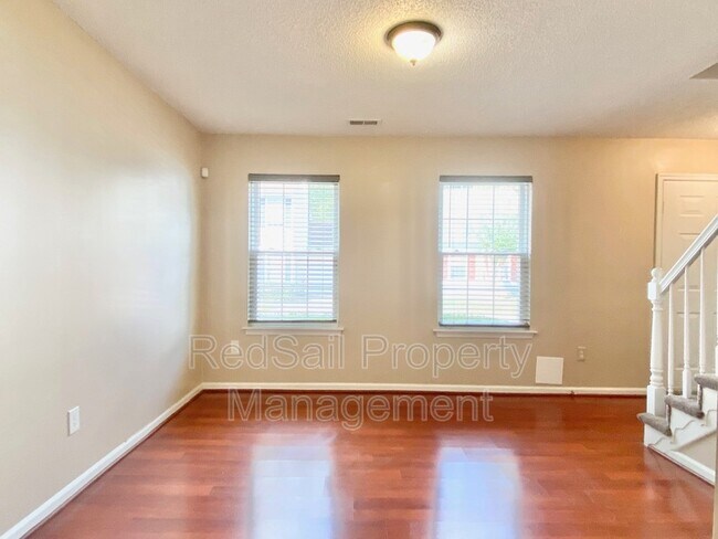 Building Photo - 204 Gate House Rd