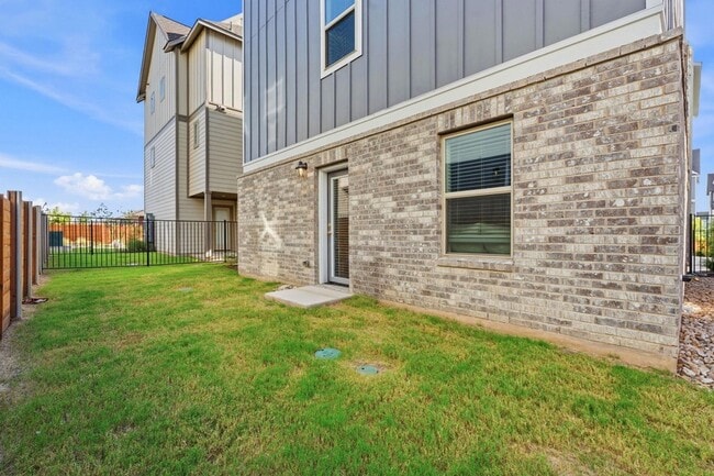 Building Photo - 6312 Stockman Dr