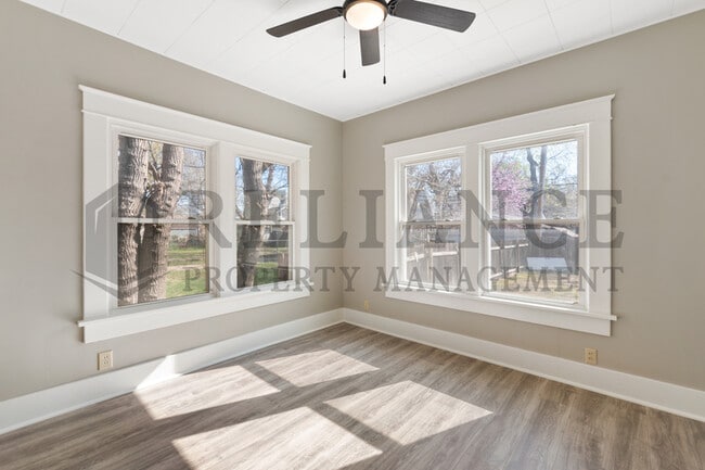Building Photo - 152 S Estelle St