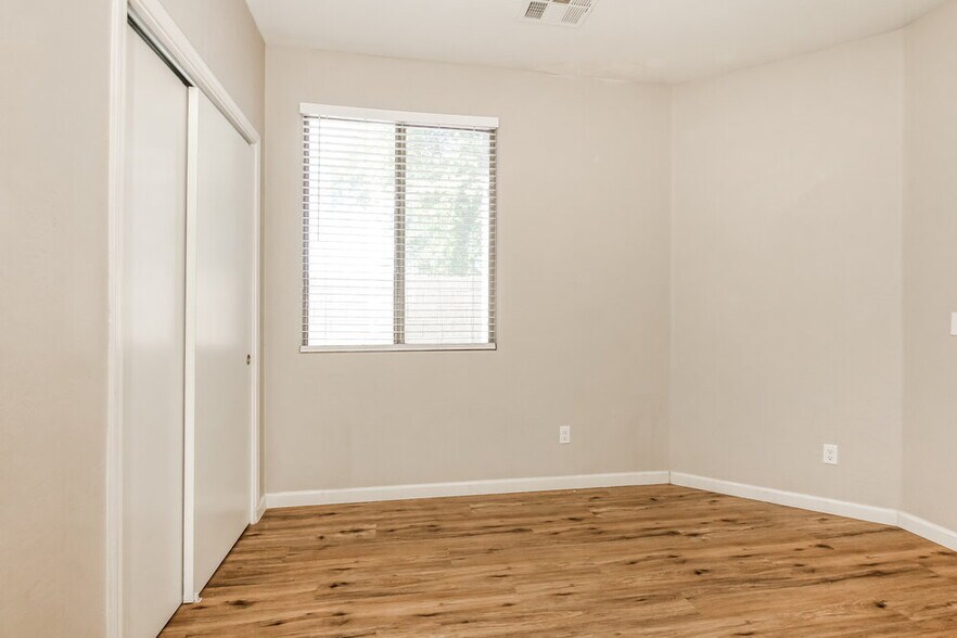 Building Photo - 11838 W Foothill Dr