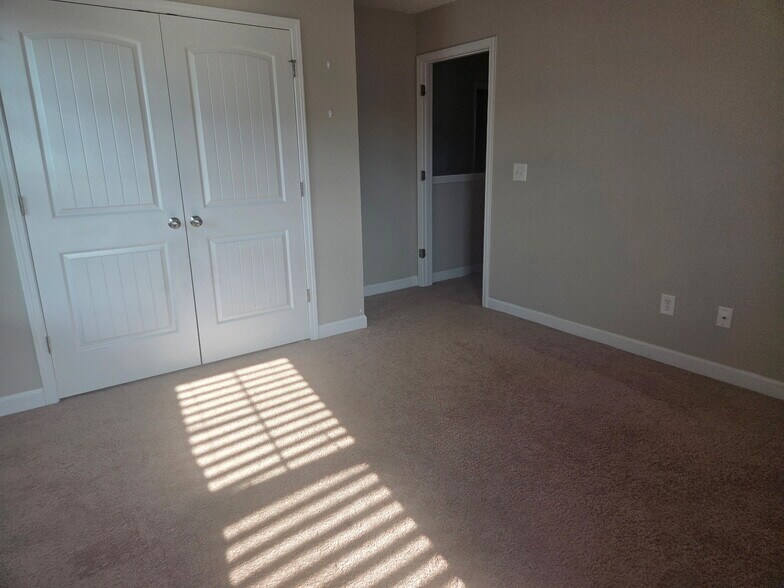 3rd Bedroom - 12 x 11.3 - 107 Marsh Creek Dr
