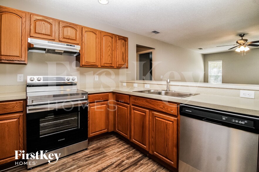 Building Photo - 2579 Coachman Dr