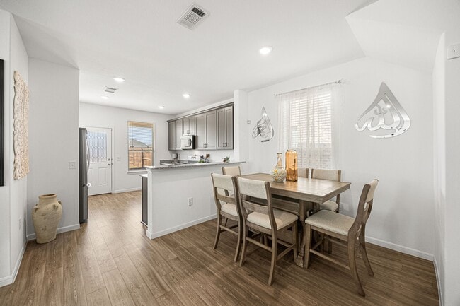 Building Photo - 8207 Star Ter Dr