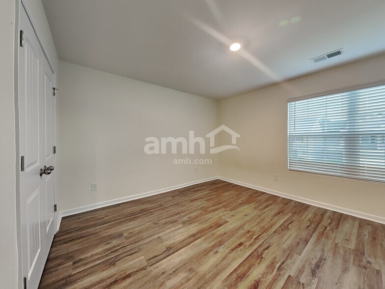 Building Photo - 6041 Mason Tucker Dr