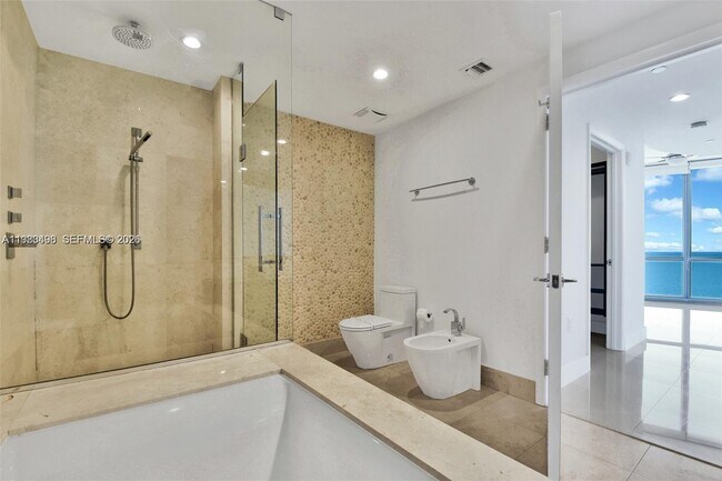 Building Photo - 17121 Collins Ave