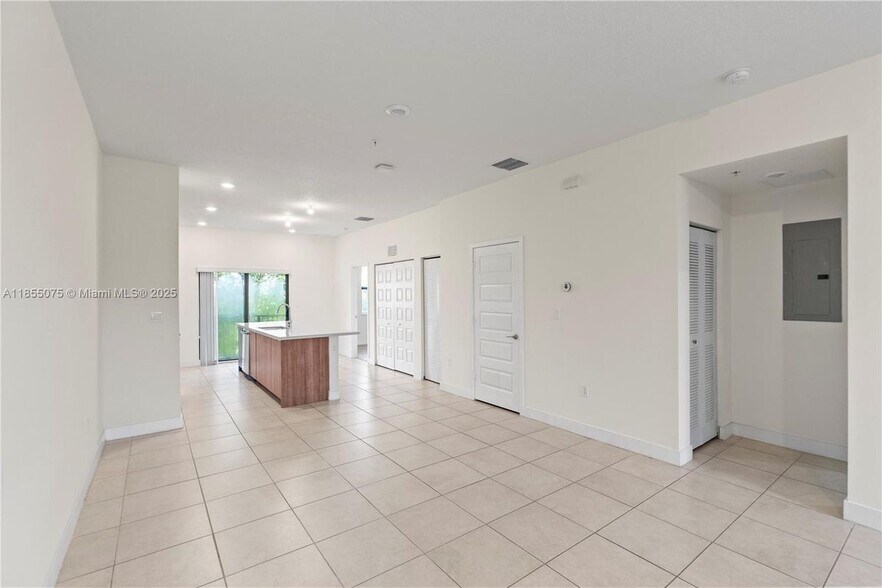 Building Photo - 7831 NW 104th Ave