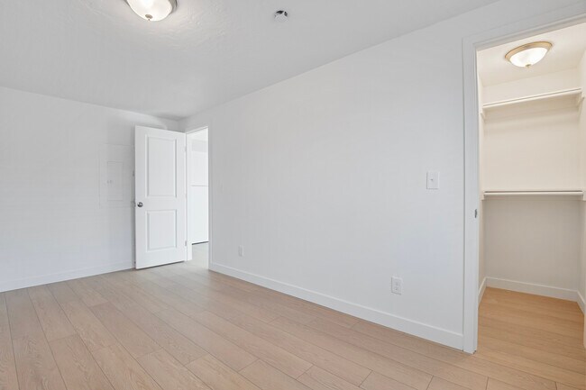 Building Photo - 2389 Wildwood Ln