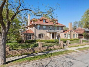 Building Photo - 1724 Summit Ave S
