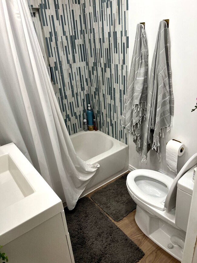 Building Photo - Secluded 4 Bed Holladay Home in Quiet Neighborhood with Mountain Views!!