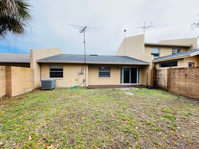 Building Photo - Charming 3 Bedroom, 2 Bathroom Home in Orlando! Only 20 Minutes from Disney World!! Ready For mov...