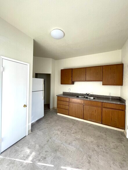 Building Photo - 388 5th St