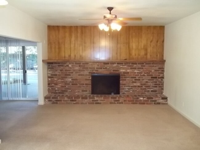 Building Photo - Spacious home recently remodeled, newer appliances & more. Lots of room!