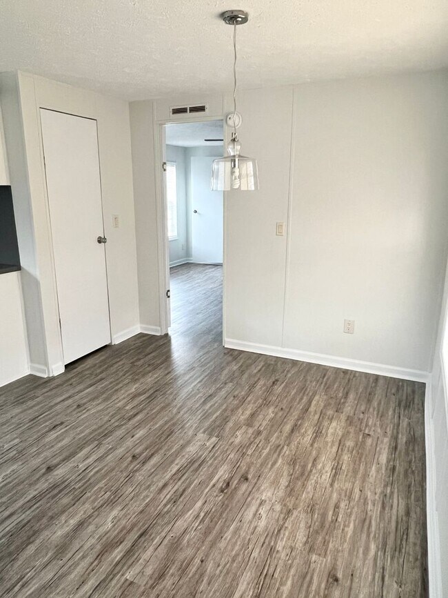Building Photo - Move in ready!! 2BD/2BA spacious mobile home!