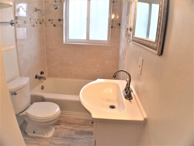 bathroom - 1902 Lead Ave SE