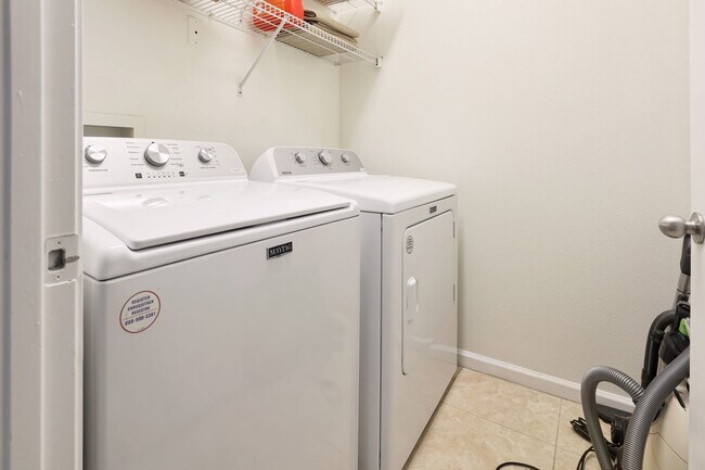 Building Photo - Bradenton 3BR/2BA – Newly Remodeled, 3rd F...