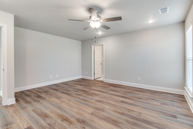 Building Photo - 2815 Orchid Dr
