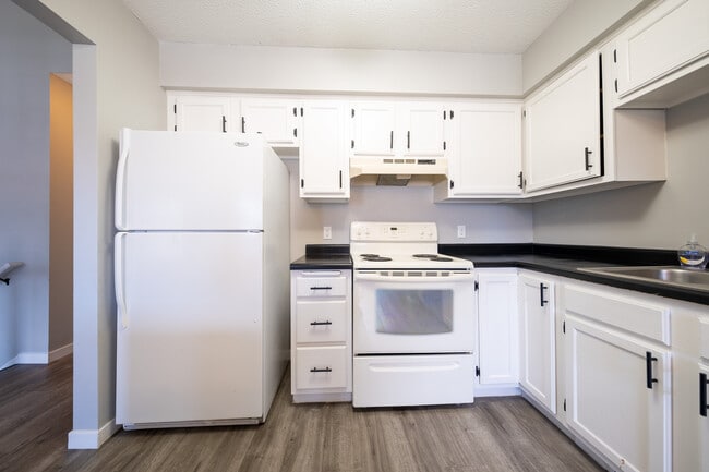 Building Photo - 4108 S Meadowlark Rd