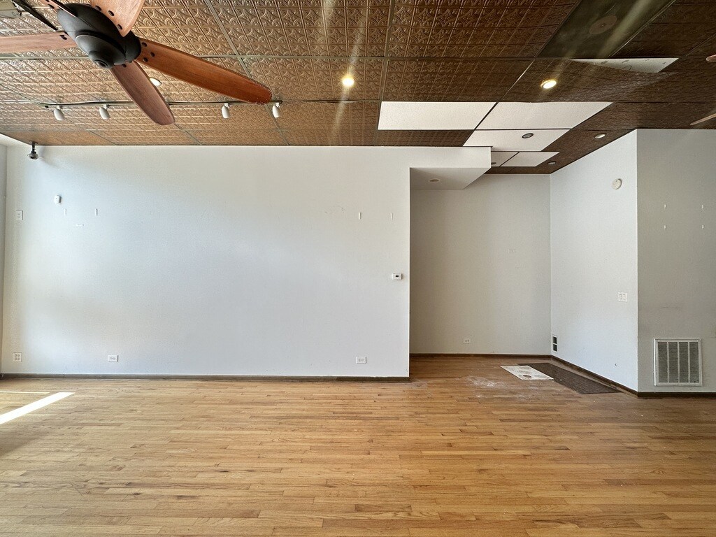 Building Photo - 2138 W Chicago Ave